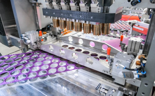 Filling and packaging line for the food industry - OPTIMA packaging group GmbH