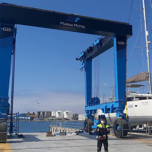 Selfpropelled gantry crane GH110 GH Cranes & Components for marine applications / for