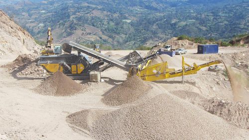 Recycling screening unit - RM CS series - RUBBLE MASTER HMH - for industry / mobile / self-cleaning