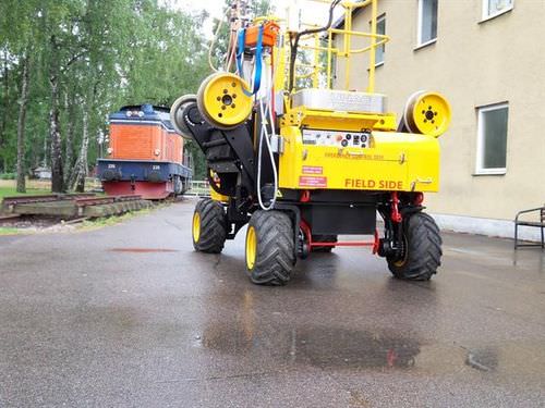 Self-propelled telescopic boom lift - X3  - UNAC - diesel / all-terrain / road-rail