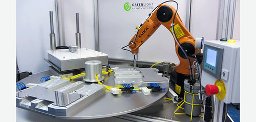 Robotic assembly machine - Greenlight Innovation Corp. - for industrial applications / rotating table