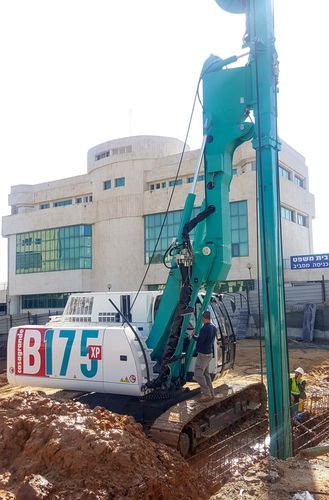 Diaphragm wall drilling rig - KRC 1 - B175 XP-2 - CASAGRANDE - Foundation Division - crawler / rotary / hydraulic