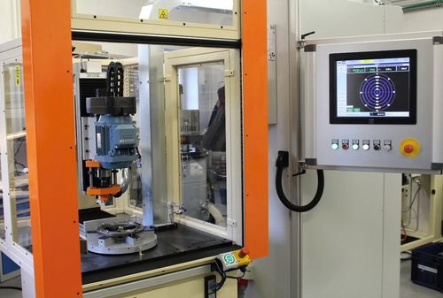 Vertical balancing machine - AVS. 3 - Labortech s.r.o. - dynamic / pneumatic / for brake discs