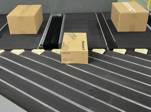 Cross-belt sorter - IntelliSort Cross-belt Sorte - Transnorm System GmbH - for the food industry / for the pharmaceutical industry / for the e-commerce industry