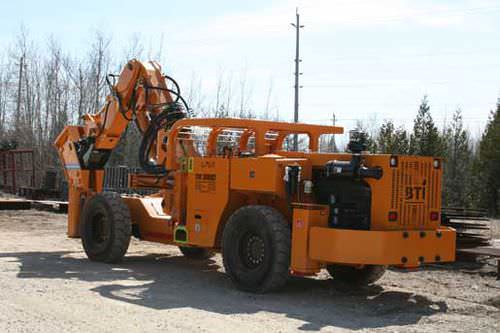 Underground rock breaker - 14 570 kg | TM15 - Breaker Technology, LTD.