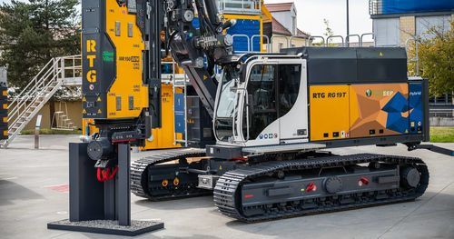 Vibratory pile driver - BAUER Maschinen GmbH - hydraulic / sheet-pile