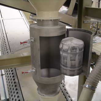 Metal separator - R-TMC - Regulator Cetrisa - with cylindrical magnet / for the recycling industry