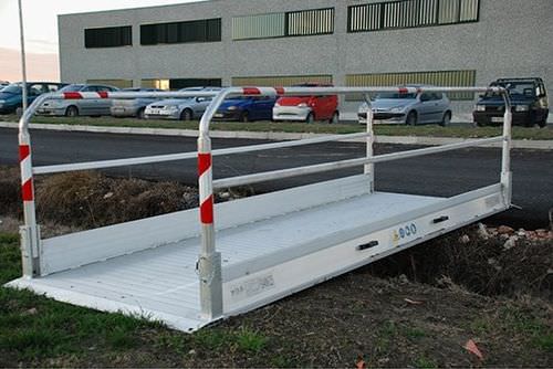 Aluminum footbridge - 1 000 - 6 000 mm, 400 - 5 500 kg - C.L.M