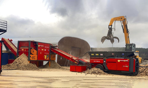 Wood recycling unit - HAMMEL Recyclingtechnik GmbH - for pallet