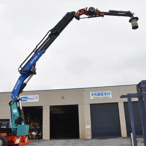 Truck-mounted crane - 685  - Effer S.p.a - swing-arm / hydraulic
