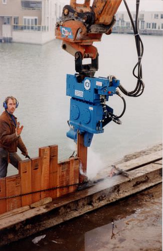 Hydraulic pile driver - 328B - International Construction Equipment BV - vibratory / excavator mounted