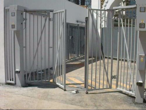 Folding gate - max. 4 m | F250 - Avon Barrier - high-speed