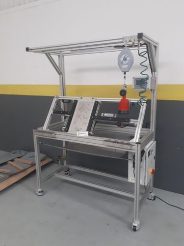 Pneumatic assembly bench - MAQ - Dinamica - Engenharia