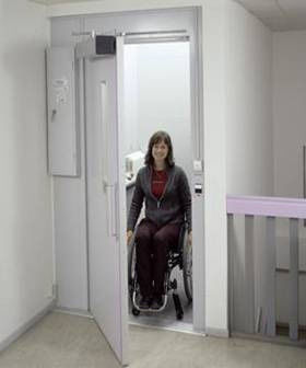 Swing door - UNI-KA - ALFATECO MADRID S.A. - aluminium / indoor / automatic