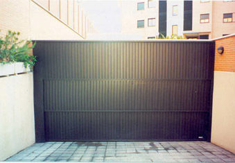Sash door - GRI - ALFATECO MADRID S.A. - metal / industrial