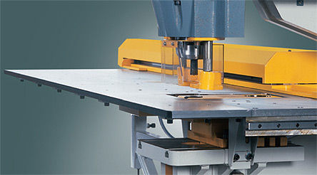 Linear positioning table - Kingsland Engineering - motorized / single-axis