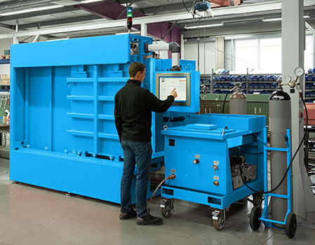 Vacuum leak testing machine - DILO Armaturen und Anlagen GmbH - for vessels / injection pump / automatic