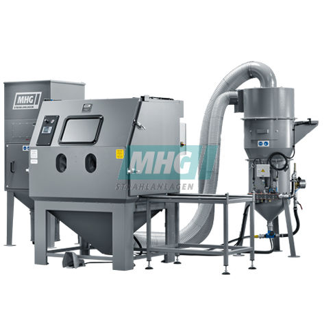 Pressure blast cabinet - SMG 160 S/D - MHG Strahlanlagen GmbH - hand