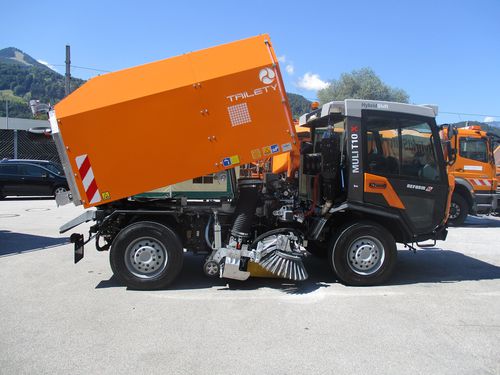 Vehicle-mount sweeper - TS31 series - Gebrüder TRILETY GmbH  - hydraulic / for public space / dust