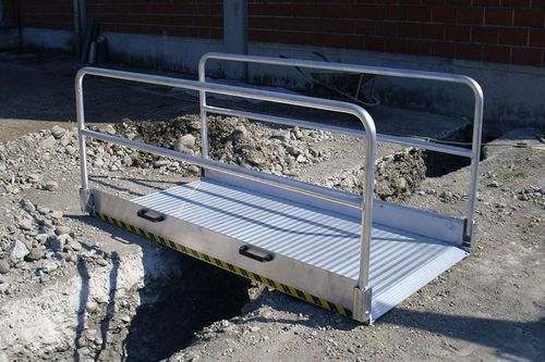Aluminum footbridge - lotus