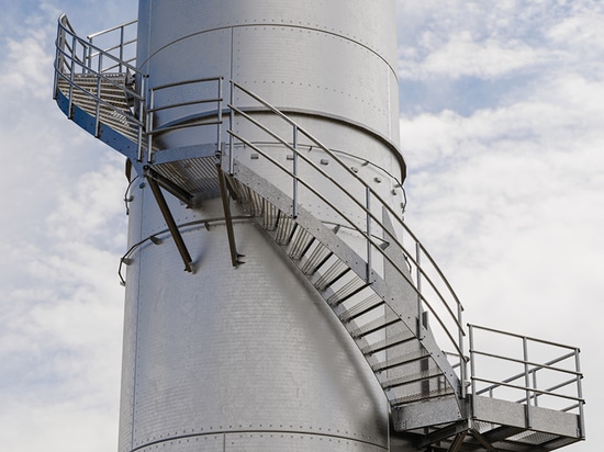 Access stairs for storage tanks