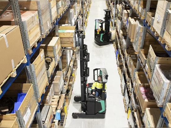 Mitsubishi SENSiA ES Light Reach Truck