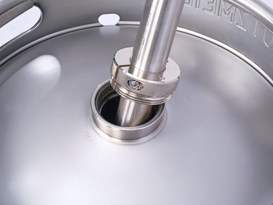 Barrel pump stainless steel - Inserting the pump (Bürkle GmbH)