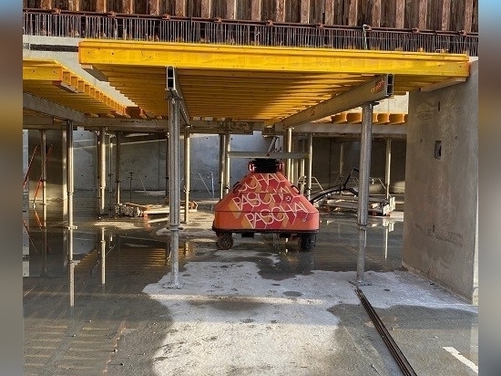 To form the parking levels, NCC Danmark A/S uses a combination of PASCHAL Deck, the GASS shoring system, H 20 beams, and the Danish speciality, the lifter. This allows the prefabricated slab formwo...