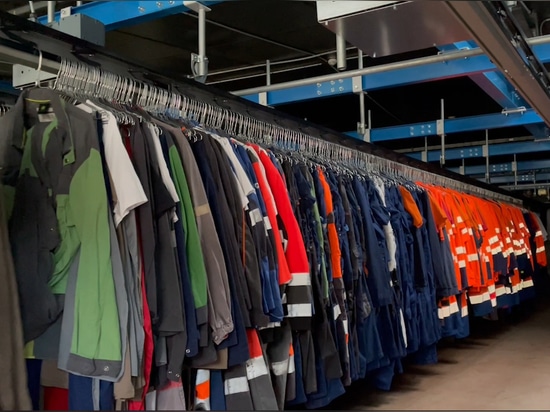 Storage of garments on primary bars before automatic sorting