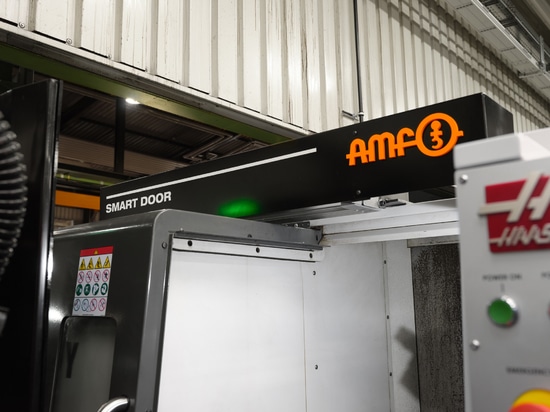 For machine tools without automatic door opening, AMF offers the Smart Door door opener in various designs for different opening ranges. Smart Door is compatible with all common machine designs and...