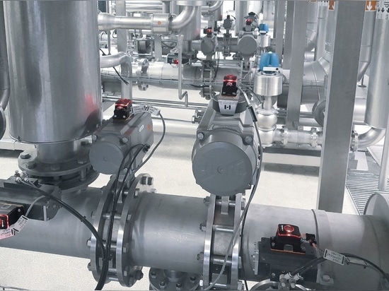 The position of each individual valve is visible from afar thanks to the MVQs informative LEDs. In the Veltins brewery, permanent red means: valve closed. Altogether, the MVQ provides seven colours...