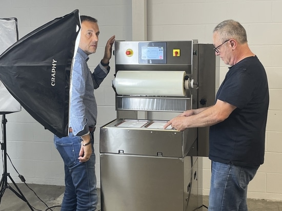 TRAY SEALING MACHINE