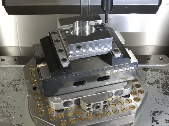 SPREITZER introduces the new Mechanical Centric Vise MZX