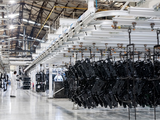 Manual Overhead Conveyor and Storage System