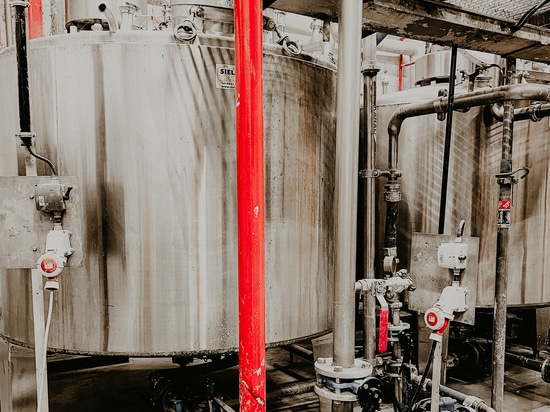 Continuous Level Measurement and Point Level Detection – Even with Sticky Liquids and Agitated Tanks