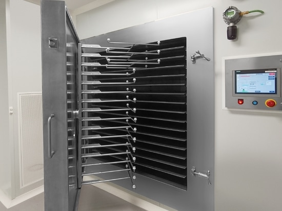 Vacuum tray dryer in clean room with open door
