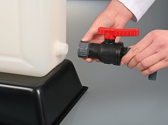 Ball valve made of polypropylene (PP) in robust industrial quality (Bürkle GmbH)