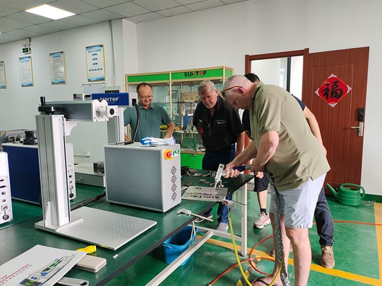 South African Customer Visits Suntop Laser's Factory And Receives High Praise for The Performance of The Laser Welding Machine