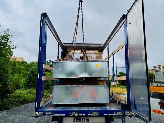 Loading of Sanergrid ERT MODULO modular tank