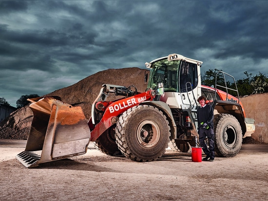 A world first in maintenance: Pump grease with the cordless screwdriver