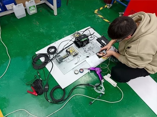 Suntop Laser Engineer Successfully Resolves Issues for Spanish Welding Machine Client Via Video Call