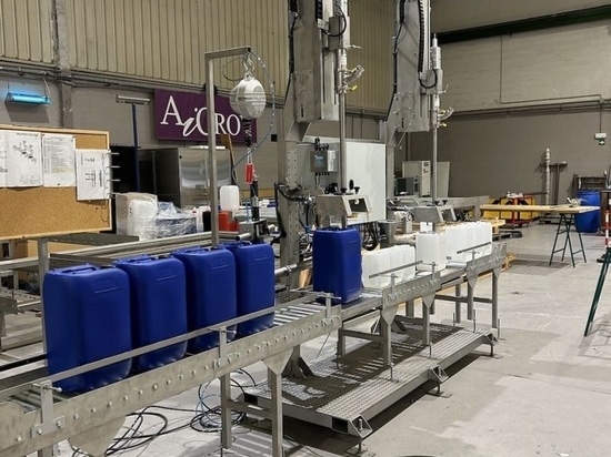 Semi-Automatic filling system for jerrycans filling