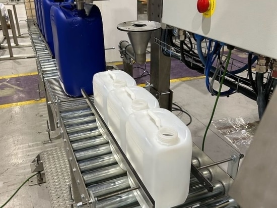 Semi-Automatic filling system for jerrycans filling