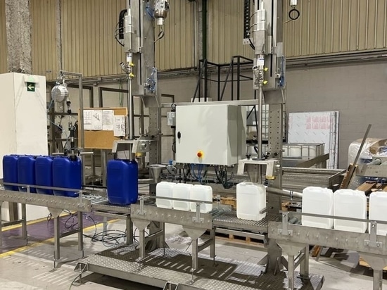 Semi-Automatic filling system for jerrycans filling
