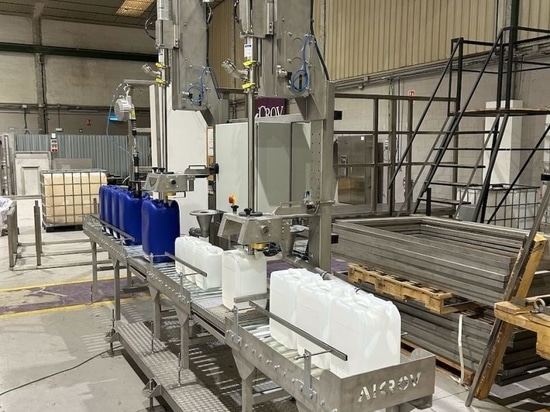 Semi-Automatic filling system for jerrycans filling
