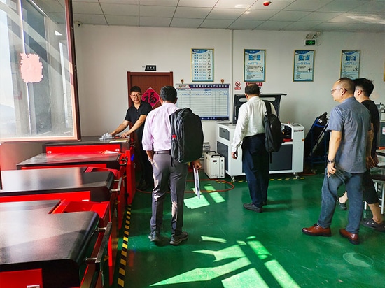 Suntop Welcomes Bangladeshi Customers, And The Laser Welding Machine On-site Inspection Is Successful!