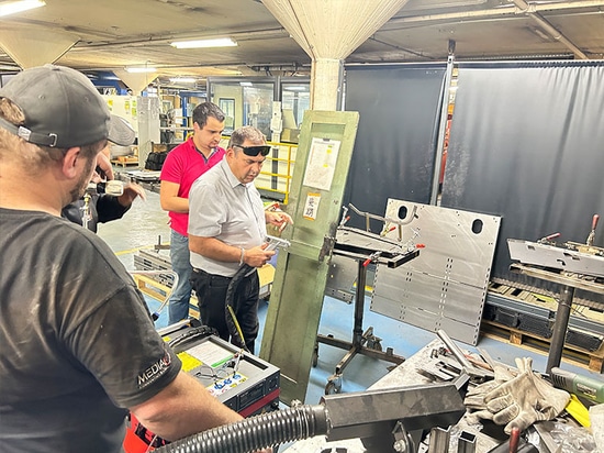 Suntop Engineers Successfully Train French Client on 1500W Laser Welder, Ensuring Satisfaction And Future Collaboration!