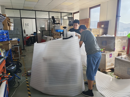 Suntop Cabinet Fiber Laser Marking Machine with D200 Rotary Axis Shipped To Shanghai