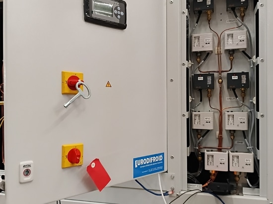 Electrical cabinet and wiring on RFI 2x400 water chiller