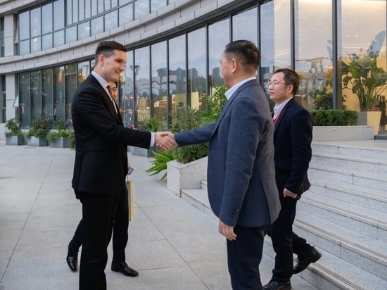H.E. Mr. Máté Pesti, Ambassador Extraordinary and Plenipotentiary of Hungary to the People’s Republic of China, Visits Cubic Sensor and Instrument CO., Ltd.